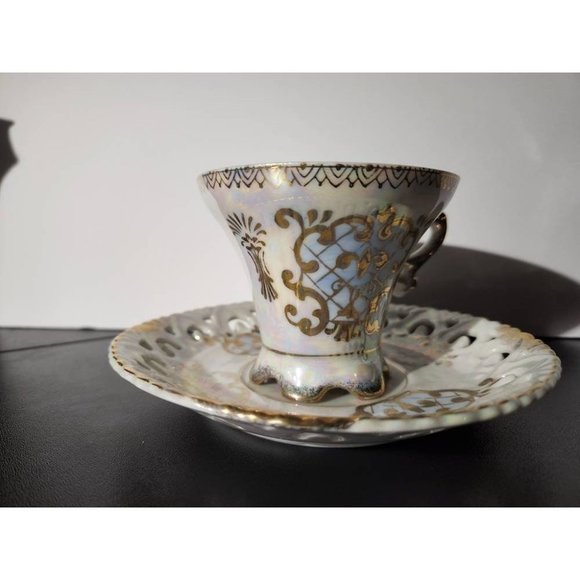 Vintage Royal Crown Victorian Design Tea Cup and Saucer - Stamped 2852 - Picture 2 of 9